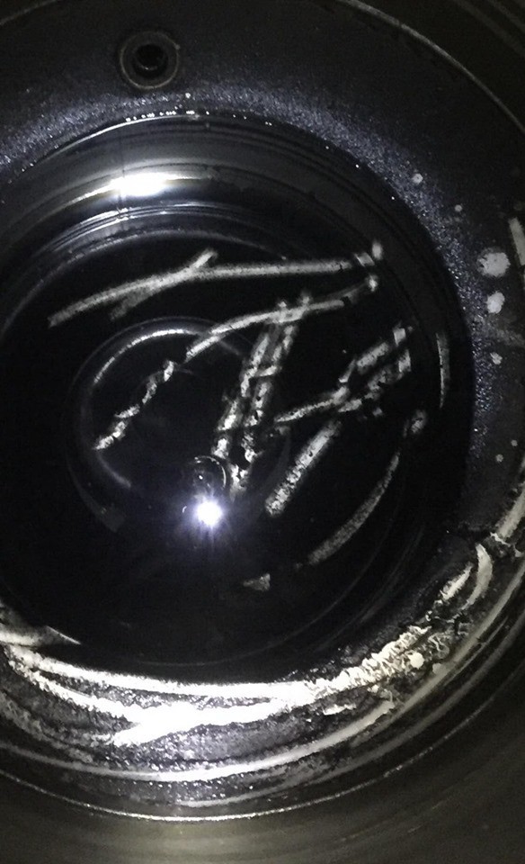 Sau sự cố nước nhiễm dầu ở Hà Nội, nhiều bể chứa nước dự phòng bỗng xuất hiện chất nhầy lạ?-3