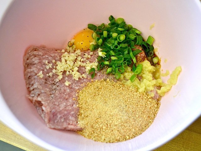 Cách làm kiểu mới khiến món thịt viên sốt mặn ngọt không ngán dầu mỡ-1