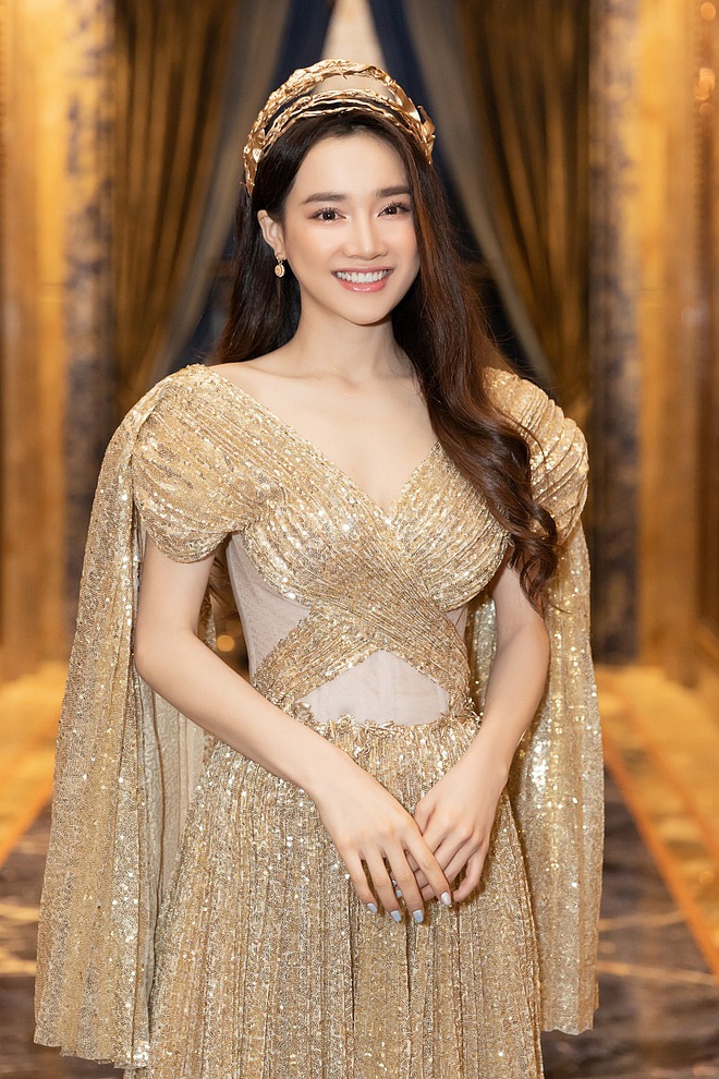 Nhã Phương lại lẻ bóng đi sự kiện, tiếp tục tháo nhẫn cưới giữa thời điểm liên tục bị đồn thổi sau 1 năm kết hôn-1