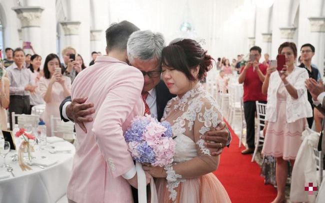 Bức thư chạm đáy trái tim của ông bố gửi con gái ngày đi lấy chồng: Cuộc đời chẳng có ai được sống ngon ngọt như những quả táo tàu...-1