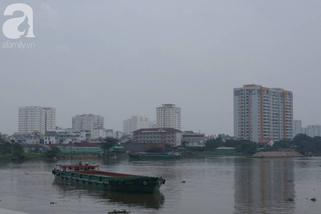 TP.HCM lại xuất hiện sương mù dày đặc từ sáng đến trưa, người dân ngán ngẩm khi ra đường vì sợ ô nhiễm-11