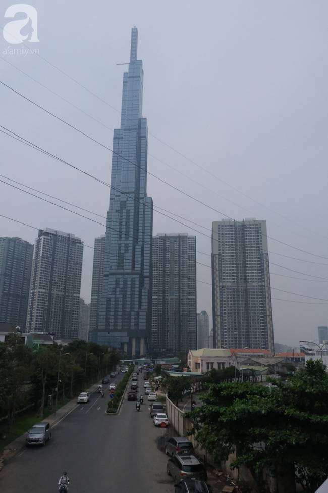 TP.HCM lại xuất hiện sương mù dày đặc từ sáng đến trưa, người dân ngán ngẩm khi ra đường vì sợ ô nhiễm-4