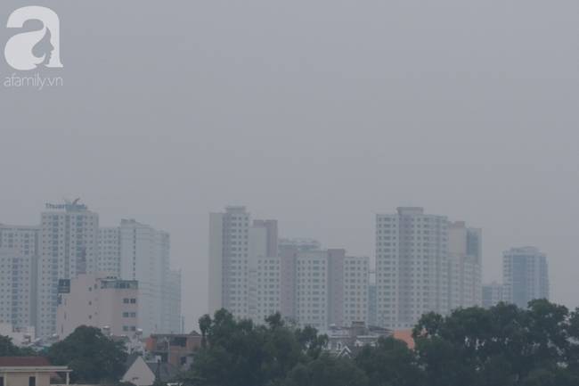TP.HCM lại xuất hiện sương mù dày đặc từ sáng đến trưa, người dân ngán ngẩm khi ra đường vì sợ ô nhiễm-7