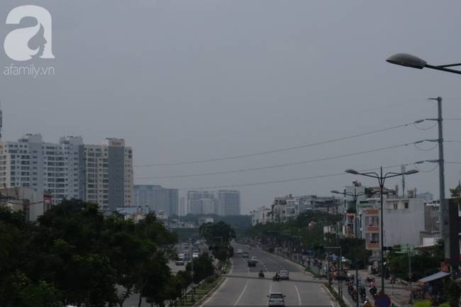TP.HCM lại xuất hiện sương mù dày đặc từ sáng đến trưa, người dân ngán ngẩm khi ra đường vì sợ ô nhiễm-8