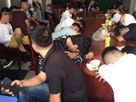 Đột kích quán bar ở Sài Gòn, hàng trăm dân chơi tháo chạy tán loạn
