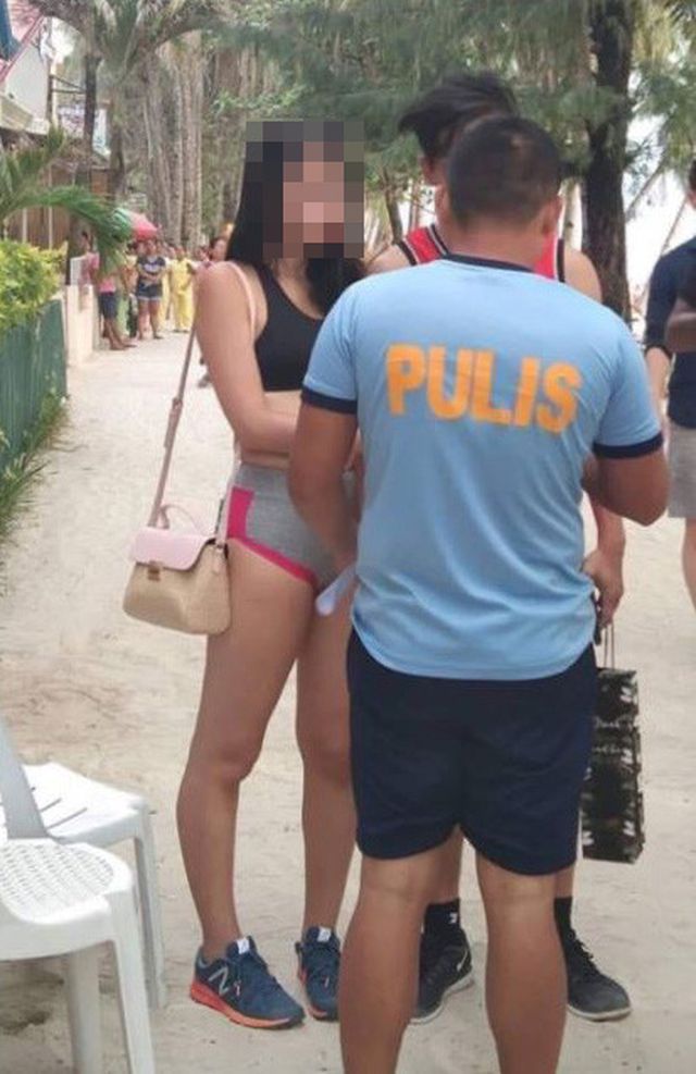Cô gái mặc bikini nhỏ như sợi dây suy sụp khi bị chỉ trích nặng nề-3