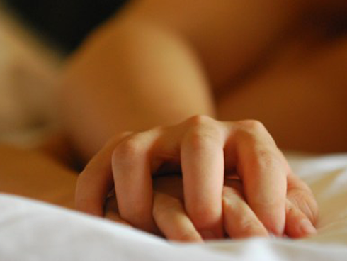 Vợ chết lặng trước thái độ của chồng mỗi khi gần gũi