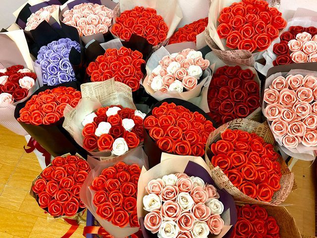 Bán hoa tự gấp lãi 30 triệu đồng mùa kinh doanh 20/10-1