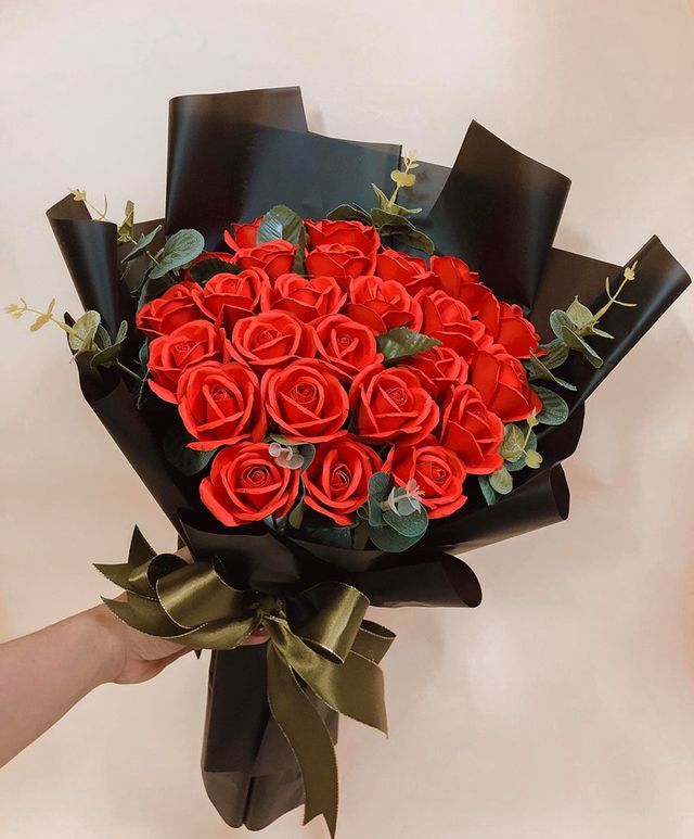 Bán hoa tự gấp lãi 30 triệu đồng mùa kinh doanh 20/10-3