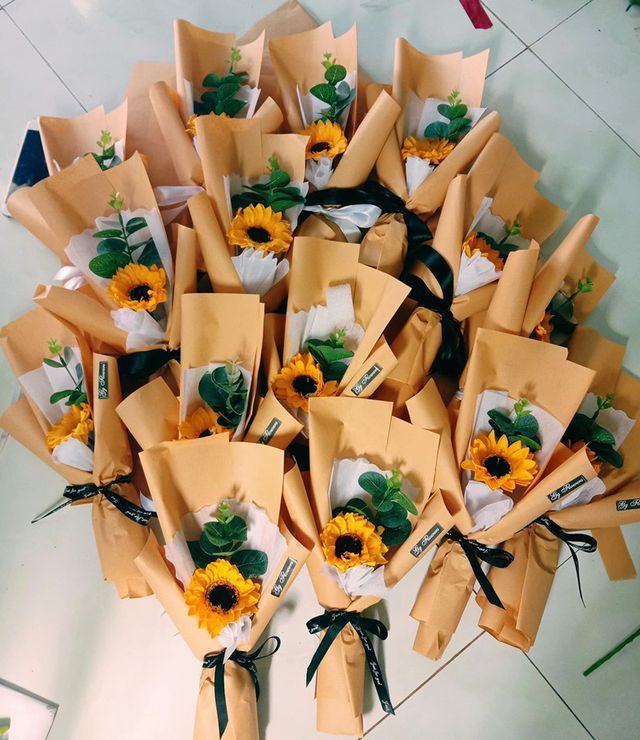 Bán hoa tự gấp lãi 30 triệu đồng mùa kinh doanh 20/10-4