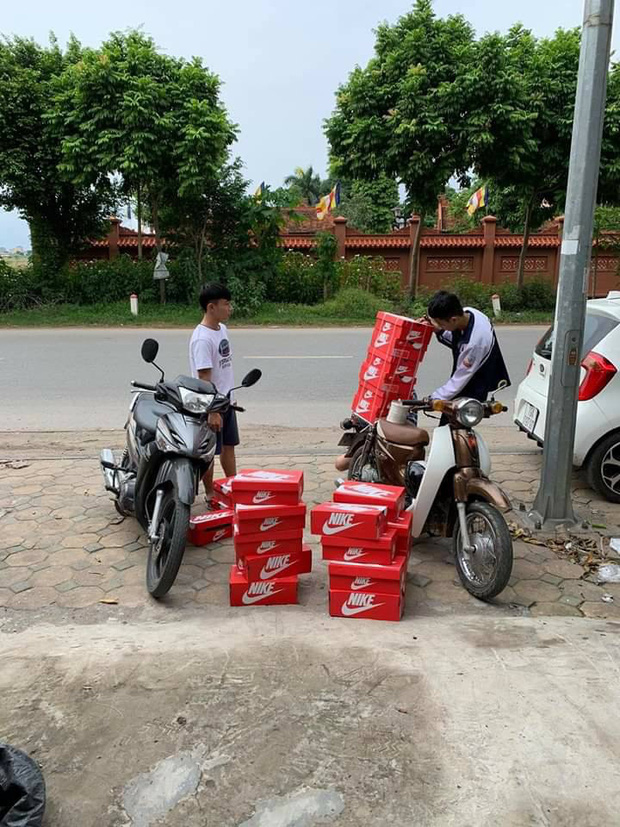 20/10 tặng mỗi bạn nữ trong lớp một đôi giày Nike, tính ra cũng mấy chục triệu, lớp học chất chơi nhất đây rồi-9