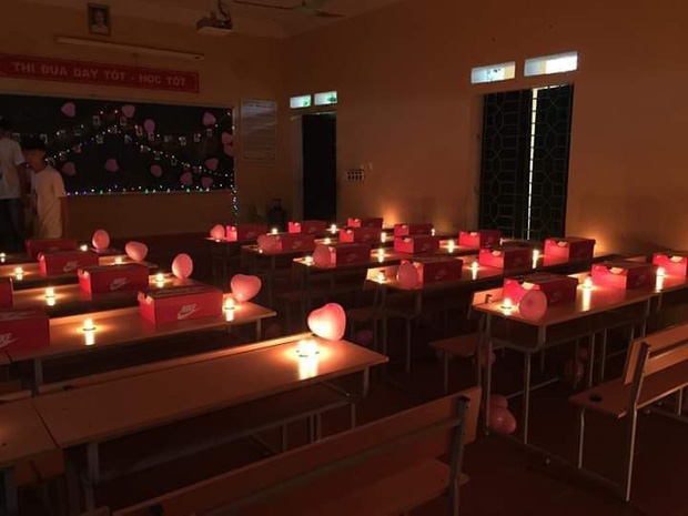 20/10 tặng mỗi bạn nữ trong lớp một đôi giày Nike, tính ra cũng mấy chục triệu, lớp học chất chơi nhất đây rồi-4