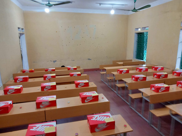 20/10 tặng mỗi bạn nữ trong lớp một đôi giày Nike, tính ra cũng mấy chục triệu, lớp học chất chơi nhất đây rồi-3