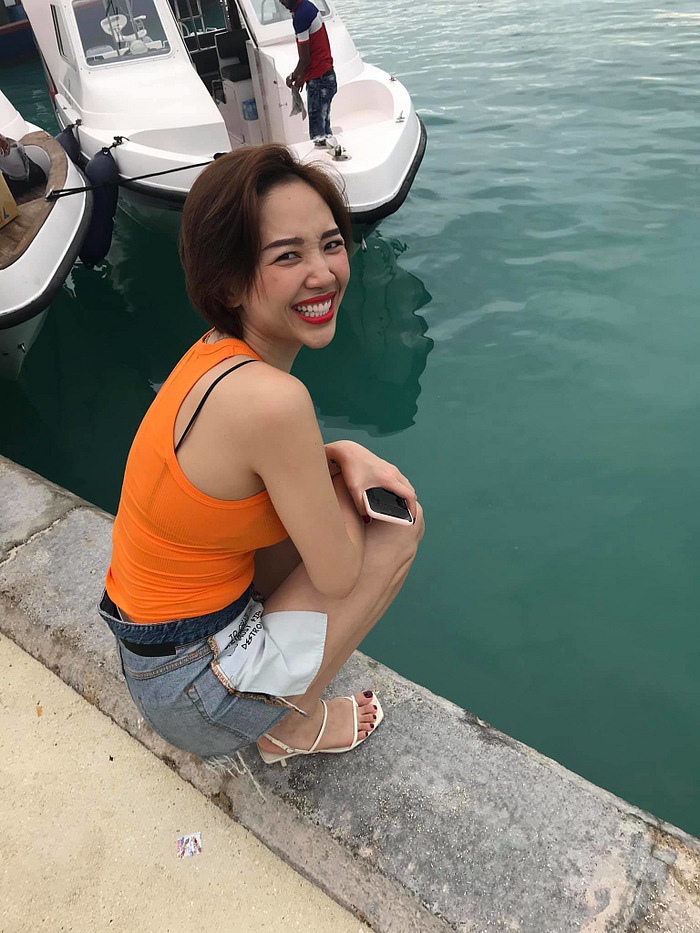 Bị ‘dìm hàng’ vẫn xinh đẹp, Tóc Tiên tiếp tục bị hội bạn thân tung loạt ảnh ‘không đỡ nổi’-9