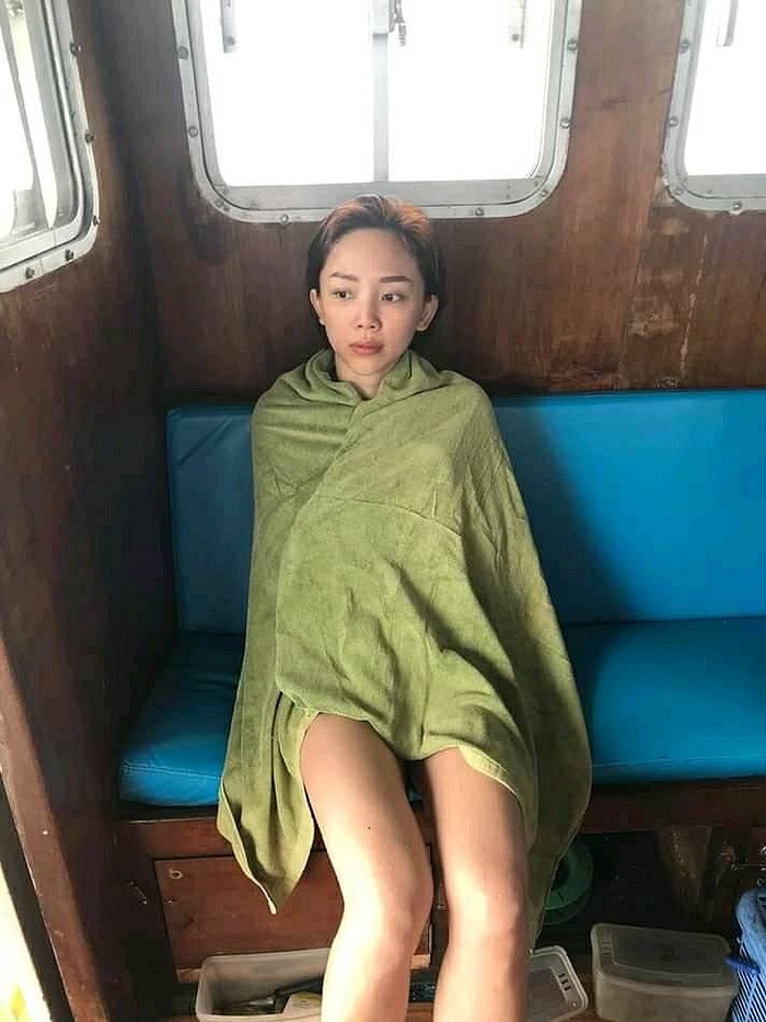 Bị ‘dìm hàng’ vẫn xinh đẹp, Tóc Tiên tiếp tục bị hội bạn thân tung loạt ảnh ‘không đỡ nổi’-2