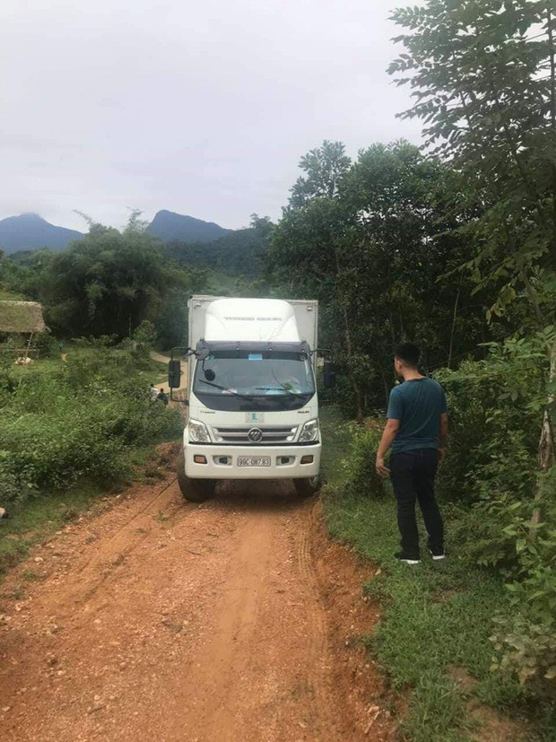 Bất thường đường đi của xe ô tô chở dầu thải đổ xuống nguồn nước sông Đà-1