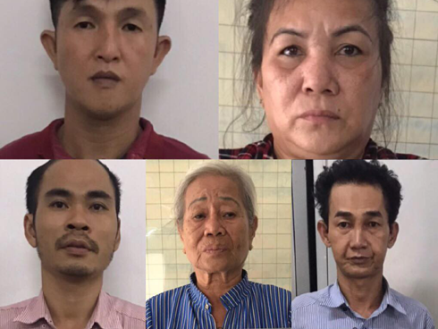 TP.HCM: Bắt 5 đối tượng chuyên dàn cảnh, móc túi khách đi xe buýt ở khu vực Suối Tiên