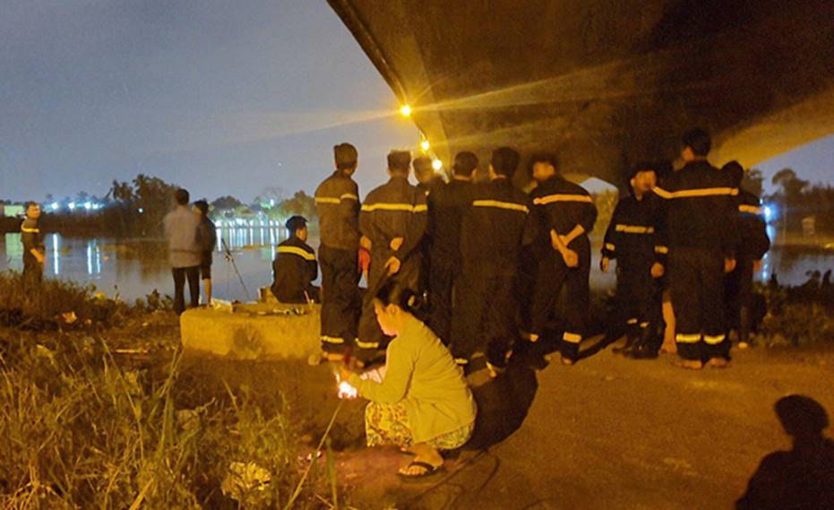 Bình Dương: Người đàn ông gửi giấy tờ cho tài xế xe ôm nhờ đưa về cho người thân rồi nhảy cầu tự tử-3