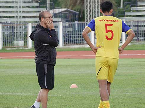 Chuyên gia Vũ Mạnh Hải: Gặp liên tiếp UAE, Thái Lan là cái khó song cũng là cơ hội cho tuyển Việt Nam-5