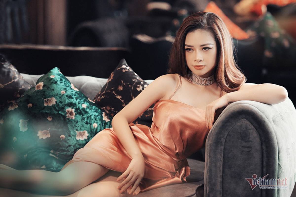 Dương Hoàng Yến gợi cảm với lưng trần ngọc ngà-11