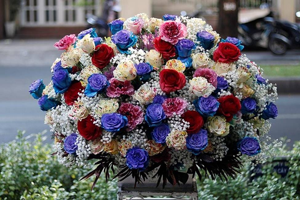 Đây là 9 bình/lẵng hoa đắt khủng khiếp trong ngày 20/10 mà nhiều chị em đã được tặng-4