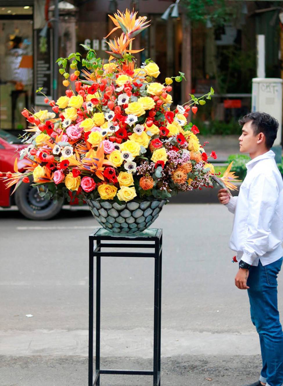 Đây là 9 bình/lẵng hoa đắt khủng khiếp trong ngày 20/10 mà nhiều chị em đã được tặng-6