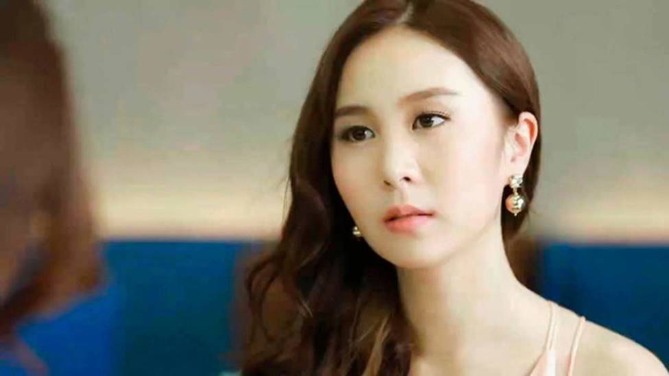 Một lần vào khách sạn, ở quầy lễ tân vợ ngỡ ngàng gặp mẹ chồng đang check-out, nhưng câu chuyện đằng sau mới sốc-1