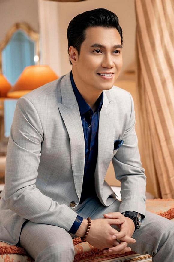 Chụp ảnh camera thường khi hội ngộ cùng Bình Minh, Việt Anh lộ nhiều nếp nhăn ở đuôi mắt-3