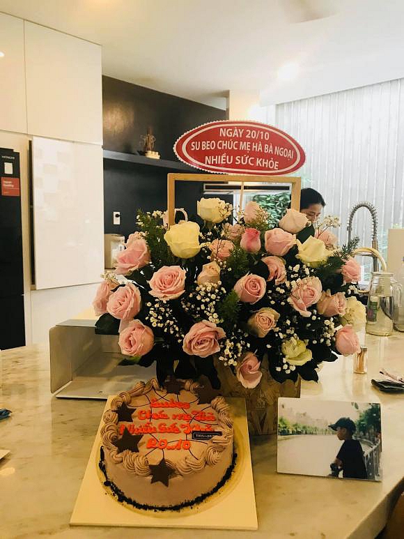 Gia đình Kim Lý sang tận Việt Nam mừng 20/10 cùng bố mẹ Hà Hồ-10