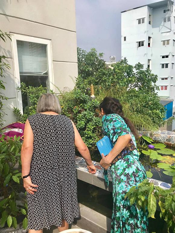 Gia đình Kim Lý sang tận Việt Nam mừng 20/10 cùng bố mẹ Hà Hồ-5