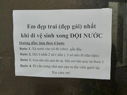 Sợ học sinh đi vệ sinh quên dội nước, thầy giáo viết mấy câu khiến ai cũng 'giật mình' ghi nhớ ngay