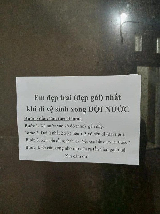 Sợ học sinh đi vệ sinh quên dội nước, thầy giáo viết mấy câu khiến ai cũng giật mình ghi nhớ ngay-2