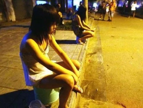 Kiểm tra lịch sử trò chuyện trên mạng của con gái, người mẹ như rơi xuống vực thẳm vì một bí mật động trời của đứa trẻ
