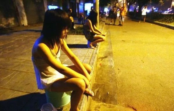 Kiểm tra lịch sử trò chuyện trên mạng của con gái, người mẹ như rơi xuống vực thẳm vì một bí mật động trời của đứa trẻ-2