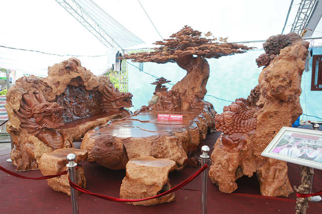 Làm từ sẹo cây nghìn năm tuổi, bộ bàn ghế có giá hơn 5 tỷ-9