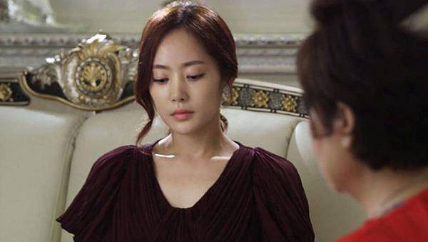 Mẹ chồng đuổi con dâu ra khỏi nhà, chồng chậm rãi nói thế này mà bà phải nghẹn lời còn vợ thì bật khóc cảm kích anh một đời-1