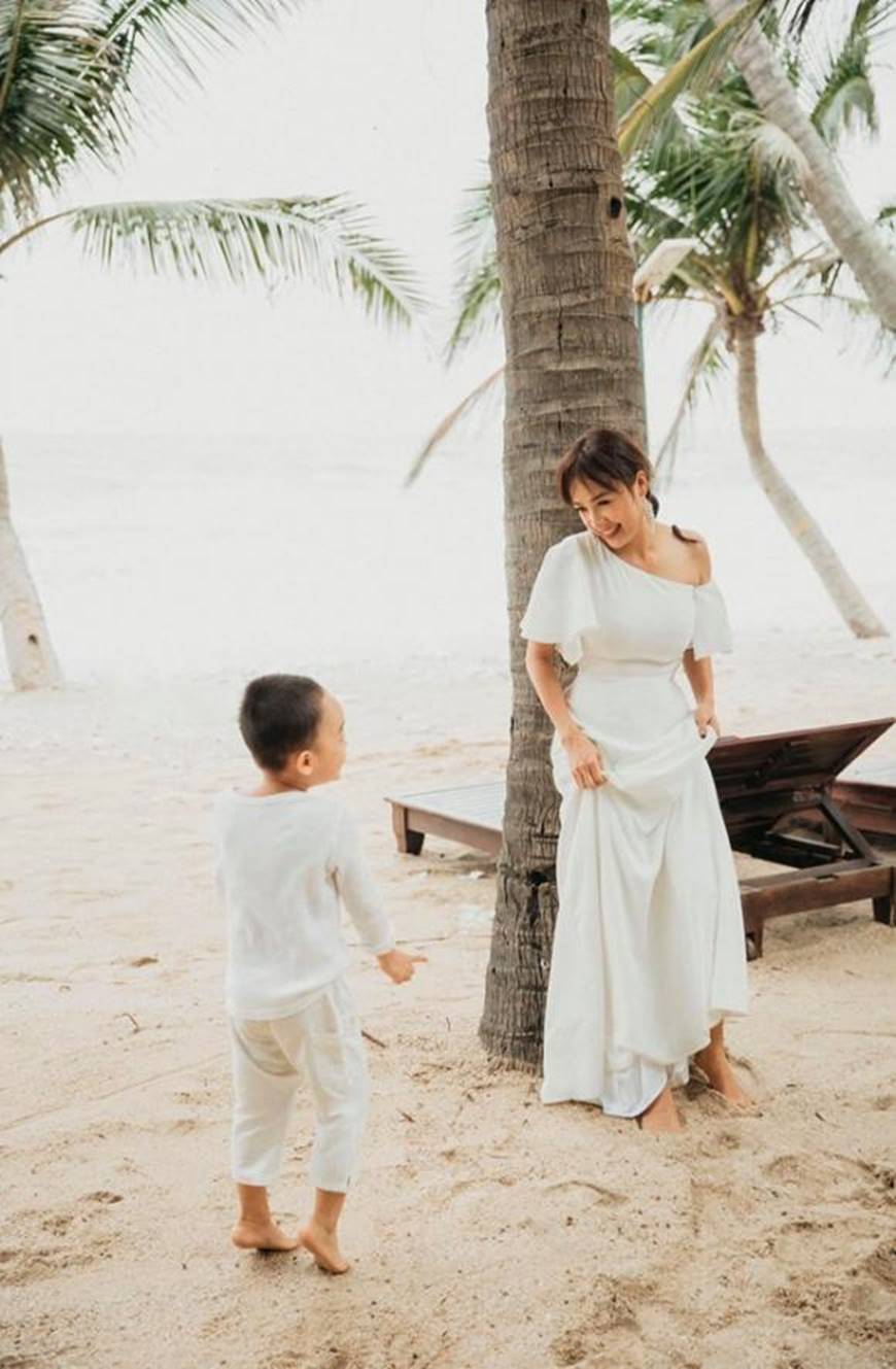 Bộ ảnh ngẫu hứng khi diễn viên Lê Bê La vui đùa cùng con-2