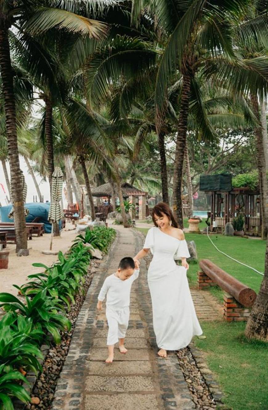 Bộ ảnh ngẫu hứng khi diễn viên Lê Bê La vui đùa cùng con-6