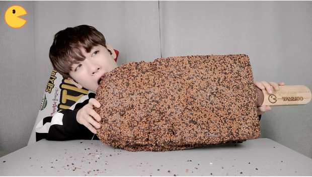 Đối thủ của bà Tân Vlog đã xuất hiện: Youtuber người Hàn tự tay làm những món ăn siêu to khổng lồ khiến dân tình choáng váng-6