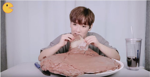 Đối thủ của bà Tân Vlog đã xuất hiện: Youtuber người Hàn tự tay làm những món ăn siêu to khổng lồ khiến dân tình choáng váng-7