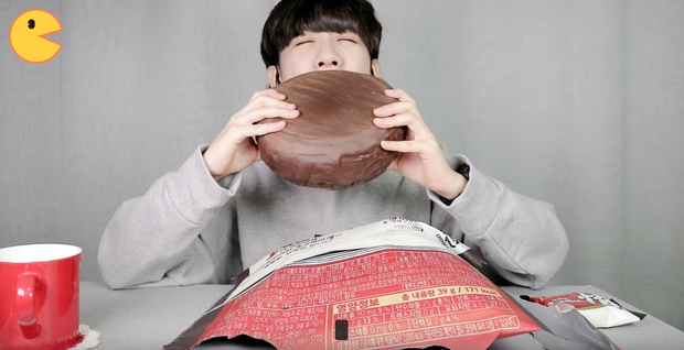 Đối thủ của bà Tân Vlog đã xuất hiện: Youtuber người Hàn tự tay làm những món ăn siêu to khổng lồ khiến dân tình choáng váng-4