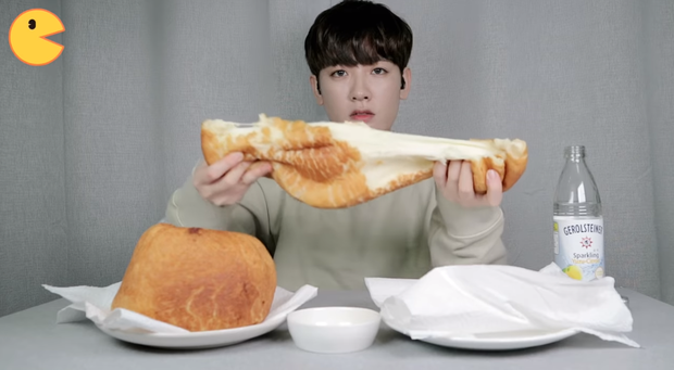 Đối thủ của bà Tân Vlog đã xuất hiện: Youtuber người Hàn tự tay làm những món ăn siêu to khổng lồ khiến dân tình choáng váng-9