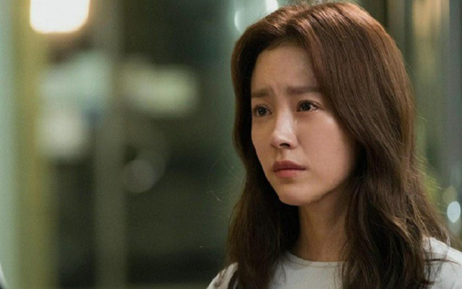 Thấy đêm nào mẹ chồng cũng đi ra ngoài, tôi tò mò đi theo thì hoảng hồn khi thấy cánh cửa nhà kho bật mở-1