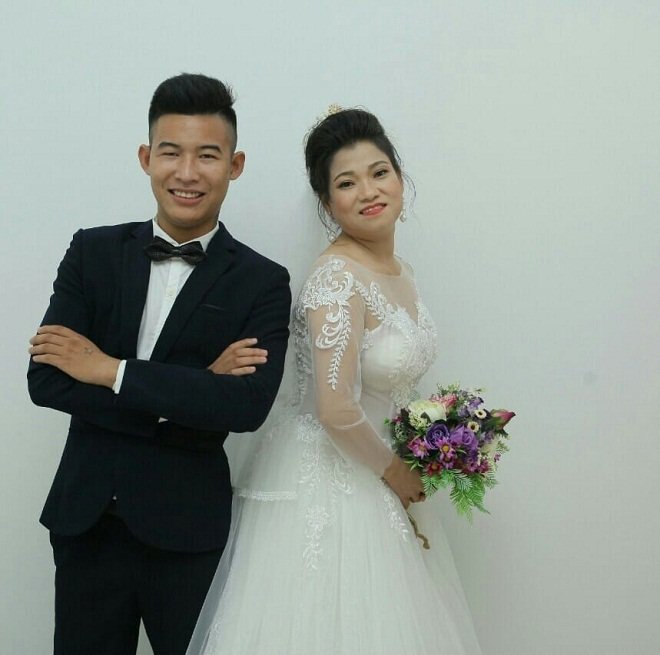 Cô dâu hơn chú rể 21 tuổi: Người ta đồn tôi lấy được chồng trẻ vì có miếng đất”-2