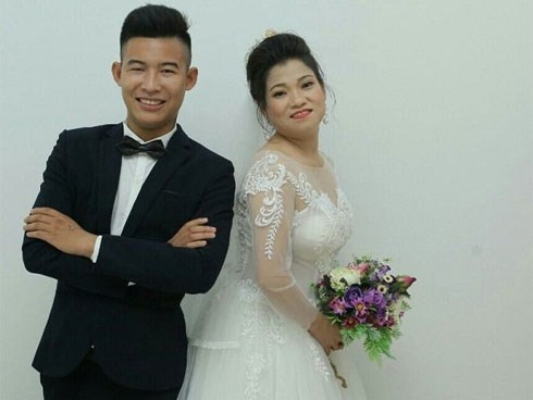 Cô dâu hơn chú rể 21 tuổi: “Người ta đồn tôi lấy được chồng trẻ vì có miếng đất”