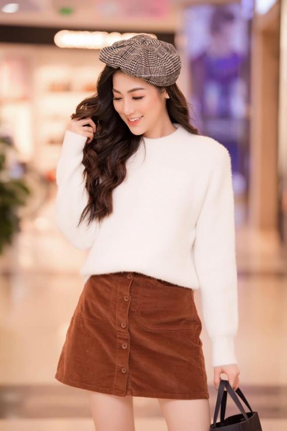 Á hậu Tú Anh biến hóa khôn lường với mũ nồi và chân váy ngắn-7