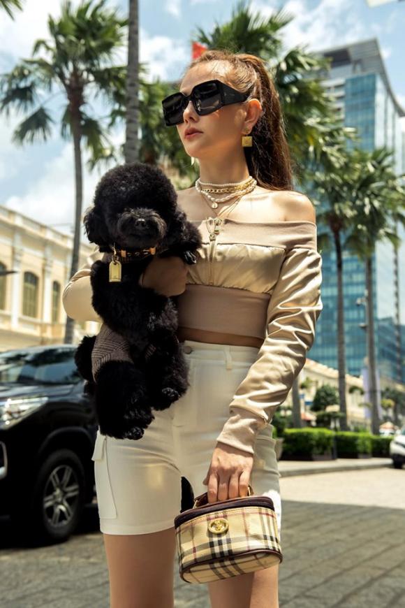 Diện những set đồ hiện đại, Thu Thủy khai thác tối đa vẻ đẹp hình thể trong ngày đầu tuần xuống phố-11