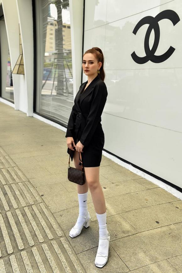 Diện những set đồ hiện đại, Thu Thủy khai thác tối đa vẻ đẹp hình thể trong ngày đầu tuần xuống phố-7