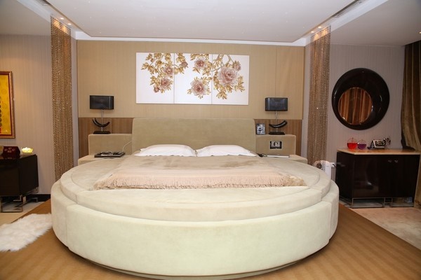 Phòng ngủ của Đàm Vĩnh Hưng, Hồng Nhung xa hoa lộng lẫy, riêng Hoài Linh cực khác biệt-2