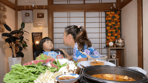 Hot Youtuber Quỳnh Trần JP khẩn cầu dân mạng ngừng chế ảnh lệch lạc về con trai sau khi bé Sa gây sốt MXH-15